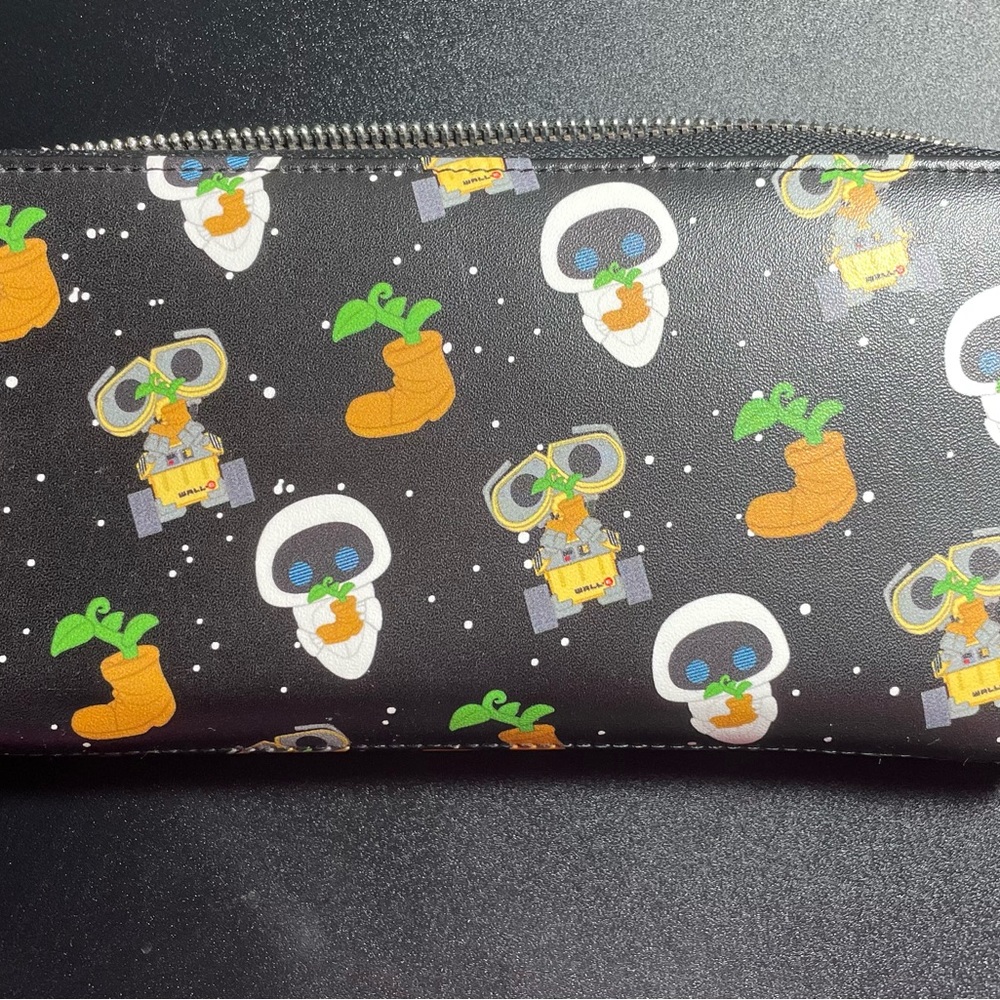 Loungefly by Pixar Wallet Wall-E Eve Plant